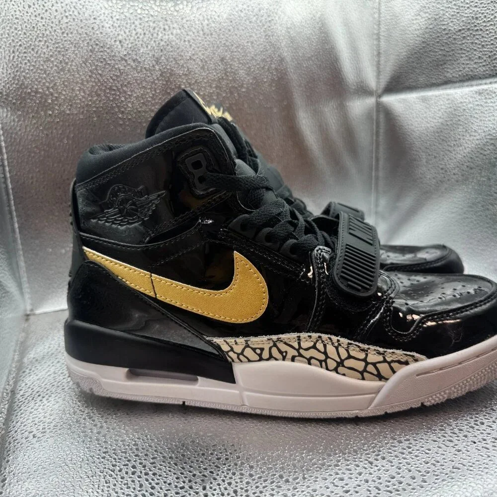Size 9.5 Nike Air Jordan Legacy 312 Mens Black Gold Athletic Sneakers AV3922-007